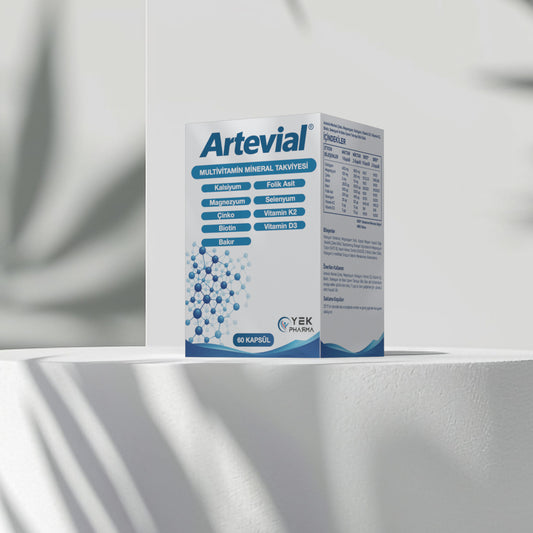 Artevial kutusu gri stüdyo zemininde