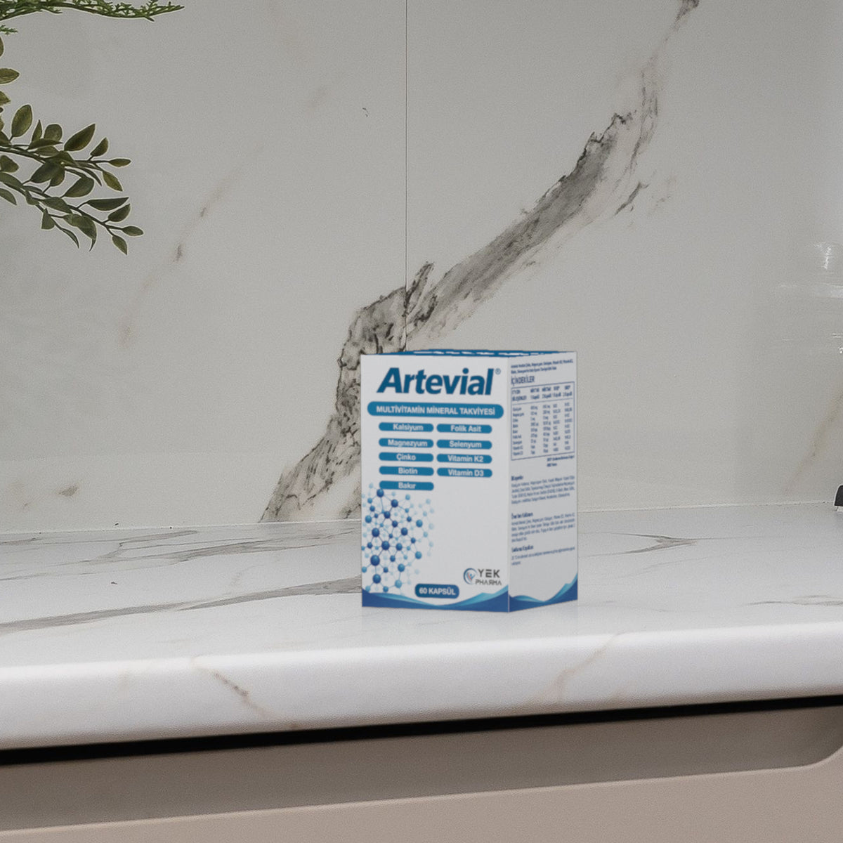 Artevial kutusu beyaz mermer tezgâhta